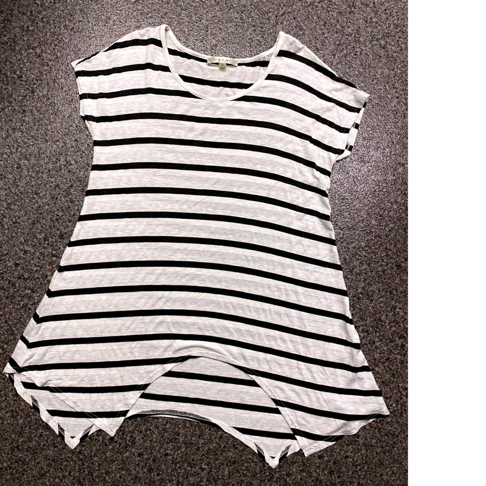 Cyrus Striped Tunic Top Womens Medium Black White Sharkbite Hem Short Sleeve